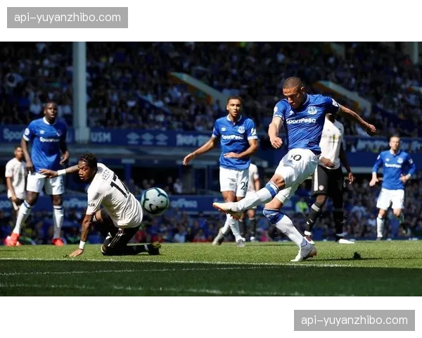 伯恩利犯规次数过多影响稳定 无法限制森林进攻致防线崩盘